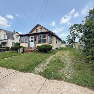 44 Sunset Ave W, Red Bank, NJ 07701