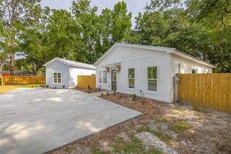 1013 Elbert St, Darien, GA 31305