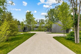 9125 Pier St, Lakeside, MI 49116