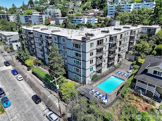 2253 Gilman Dr W Unit 207, Seattle, WA 98119