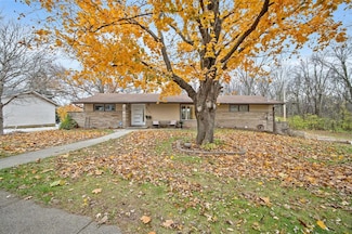 4161 Timber Ln, Des Moines, IA 50317