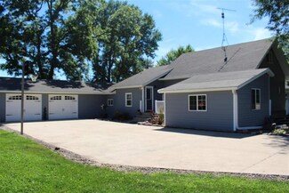 119 5th St, Gillett Grove, IA 51341