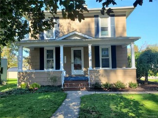19 Mechanic St, Middleport, NY 14105