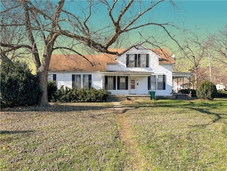 1009 S 14th St, Mattoon, IL 61938