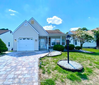 15 Narberth Way, Toms River, NJ 08757
