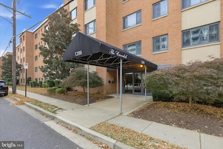 1200 S Arlington Ridge Rd Unit 717, Arlington, VA 22202