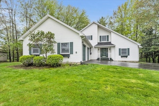 17 Fenton Way, Bangor, ME 04401