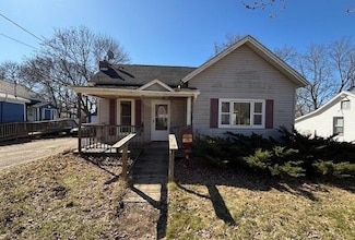 207 E Coffren Ave, Greenville, MI 48838