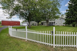 2885 N Diamond Mill Rd, Dayton, OH 45426
