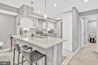 12010 Ridge Knoll Dr Unit 603B, Fairfax, VA 22033