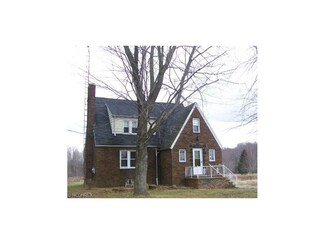 6954 McGuffey Rd, Lowellville, OH 44436