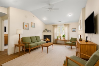 4 Crestview Cir Unit 119, Londonderry, NH 03053