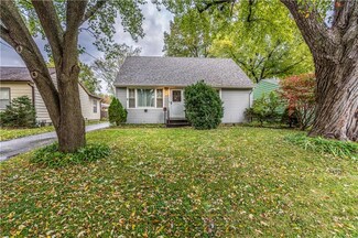 3119 Madison Ave, Des Moines, IA 50310