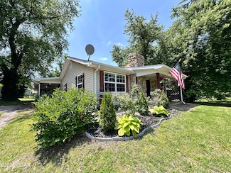 302 W Market St, Diamond, MO 64840