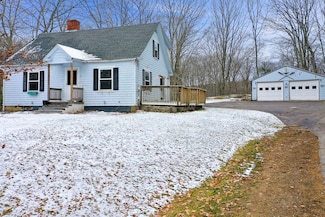 4 Hutchins Ln, Cape Neddick, ME 03902