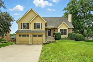 906 N Cedarcrest Dr, Olathe, KS 66061