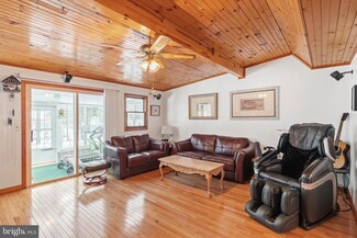 1144 Cooper St, Beverly, NJ 08010