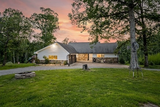35 Magnolia Ln, Normandy, TN 37360