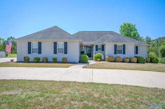 22118 Diamond Pointe Dr, Athens, AL 35613