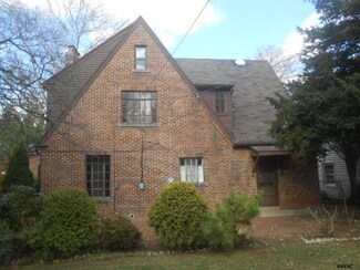 328 Old Garden Ln, York, PA 17403