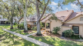 2582 Bentley Dr, Palm Harbor, FL 34684