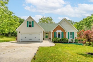 1426 Wyntercreek Dr, Hoschton, GA 30548