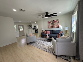 2110 Garvey Dr, Pasadena, TX 77506