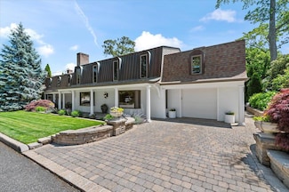 23 Forest Rd, Kings Park, NY 11754