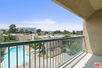18307 Burbank Blvd Unit 325, Tarzana, CA 91356