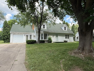 1402 Lacresta Dr, Freeport, IL 61032
