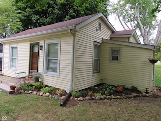 1586 W Railroad St, New Castle, IN 47362