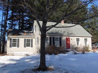 43 Ivanhoe Dr, Topsham, ME 04086
