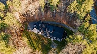 16 Meadowood Dr, Hallowell, ME 04347