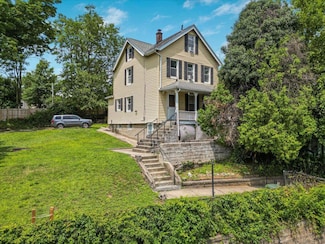 27 Hall Ave, White Plains, NY 10604