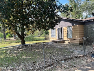 2751 Village Green Ln, Macon, GA 31206