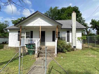 205 N 3rd St, Flippin, AR 72634