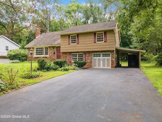 32 Sutherland Dr, Schenectady, NY 12302