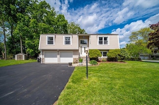 400 Philo St, New Windsor, NY 12553