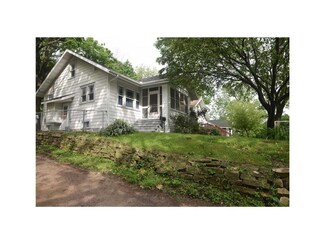 417 19th St NE, Cedar Rapids, IA 52402