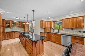 2261 NW 138th St, Clive, IA 50325