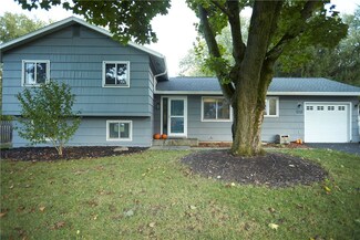 50 Round Hill Rd, Henrietta, NY 14467