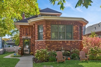 2137 Glenview Rd, Glenview, IL 60025