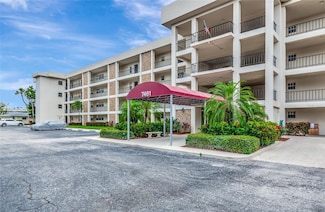 7461 W Cntry Club Dr N Unit 203, Sarasota, FL 34243