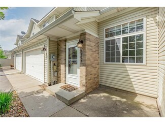 8878 Spring Ln, Woodbury, MN 55125