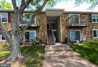 28 Barberry Ct, Lawrence Township, NJ 08648