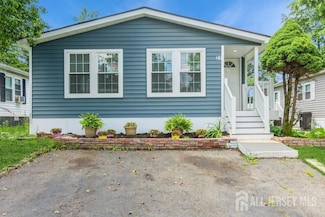 21 Forest Dr, Manalapan, NJ 07726