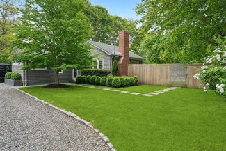 689 Main St, Westhampton Beach, NY 11978