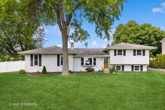 1N226 Darling St, Carol Stream, IL 60188