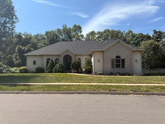 174 Westfort Dr, Meriden, CT 06451