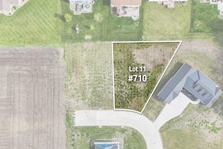 710 Westview Dr, Dysart, IA 52224